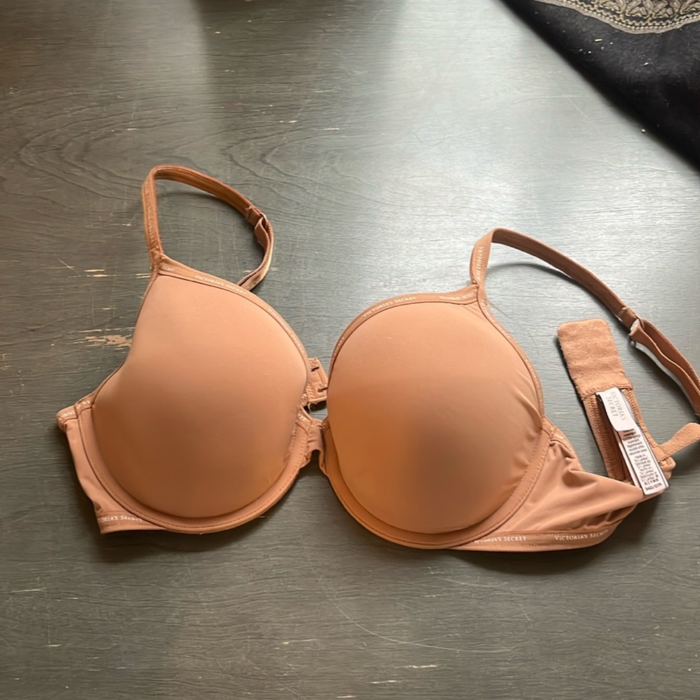 Lightly lined Victorias secret bra